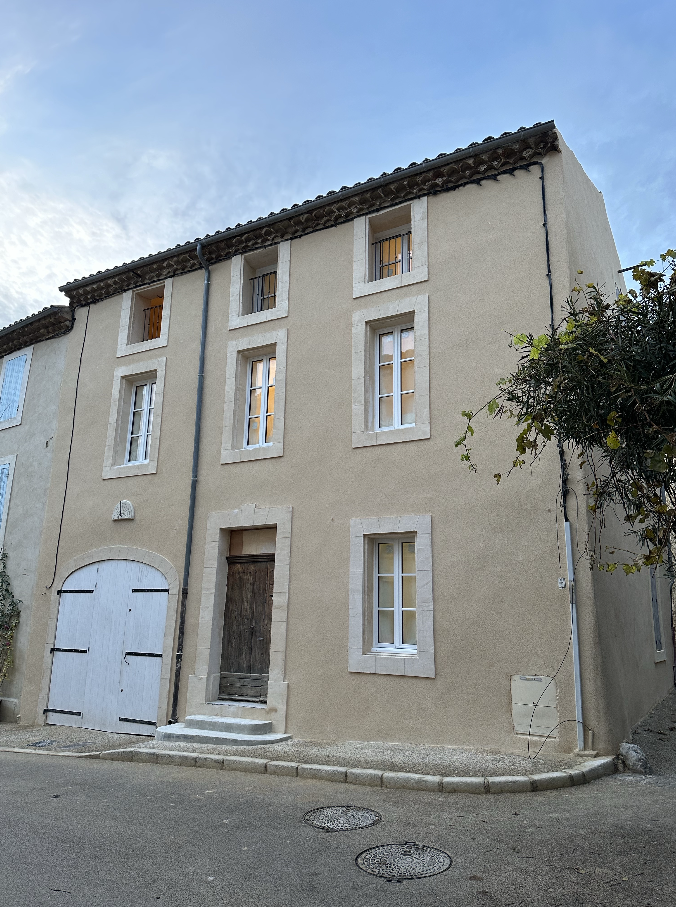 Trois maisons de village — Lauris — après travaux, vue 1